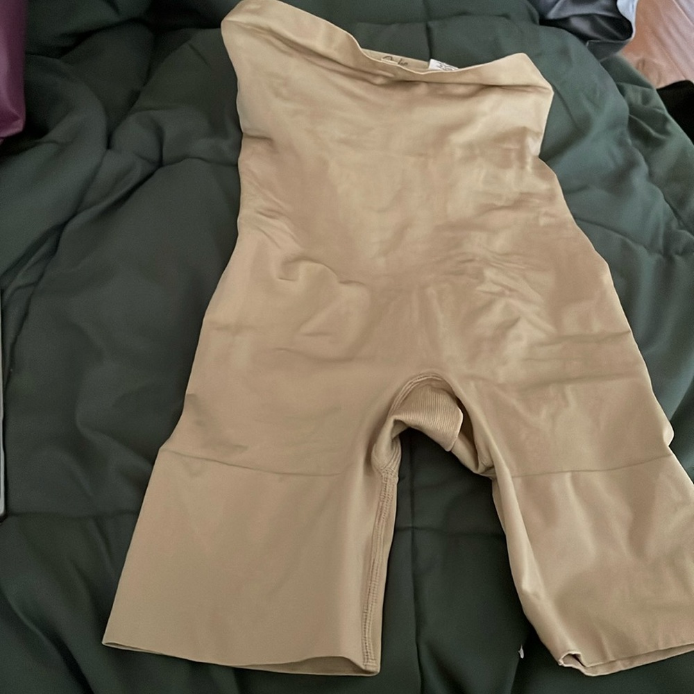 Long short shape wear NWOT is 1XL